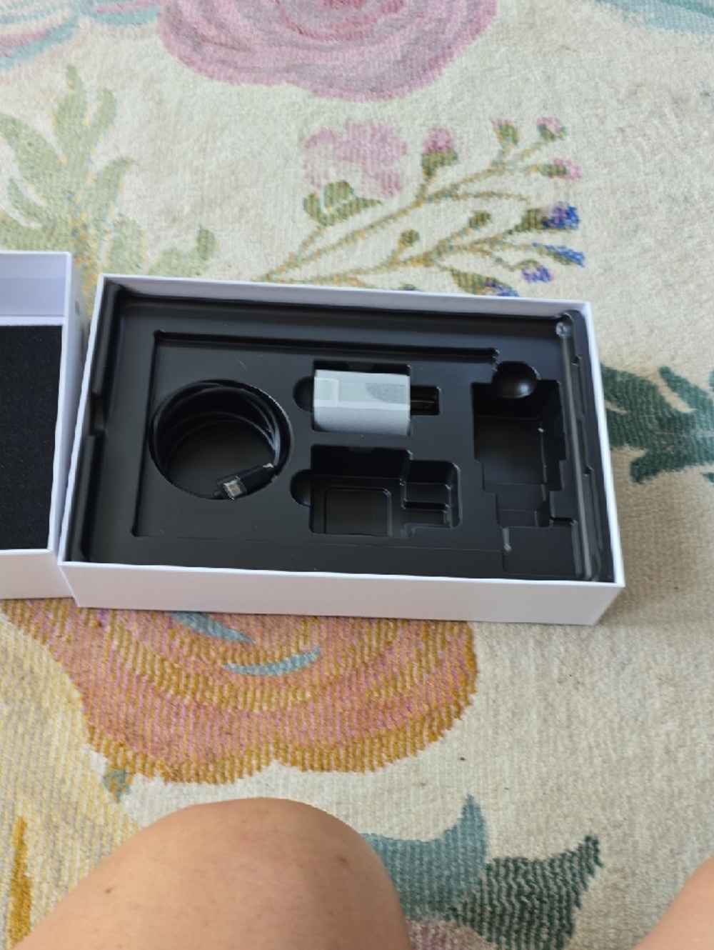 10.1-Inch White Tablet - - Picture 3 of 7